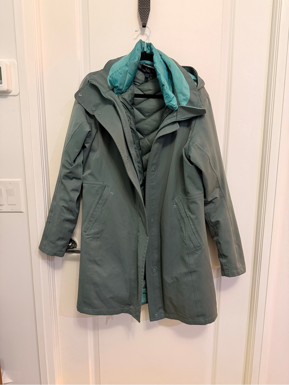 Patagonia Women's Forest Green Jacket with Teal Liner
